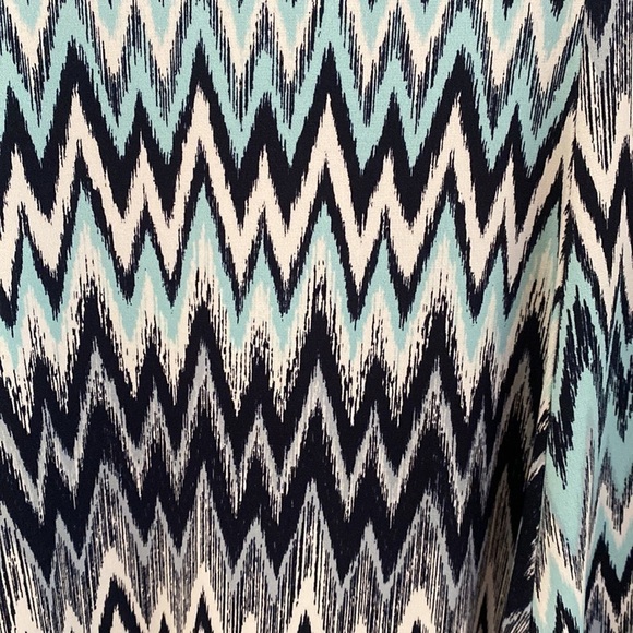 NWT EST. 1946 white, teal, and navy blue chevron pattern skirt with elastic band - Picture 4 of 6